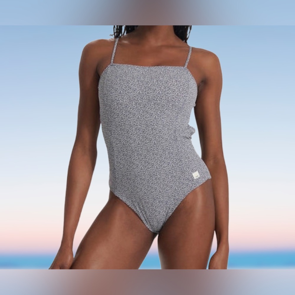 NWT Vuori Dune One Piece Swimsuit Medium Azure Mini Samba Blue/White VW702